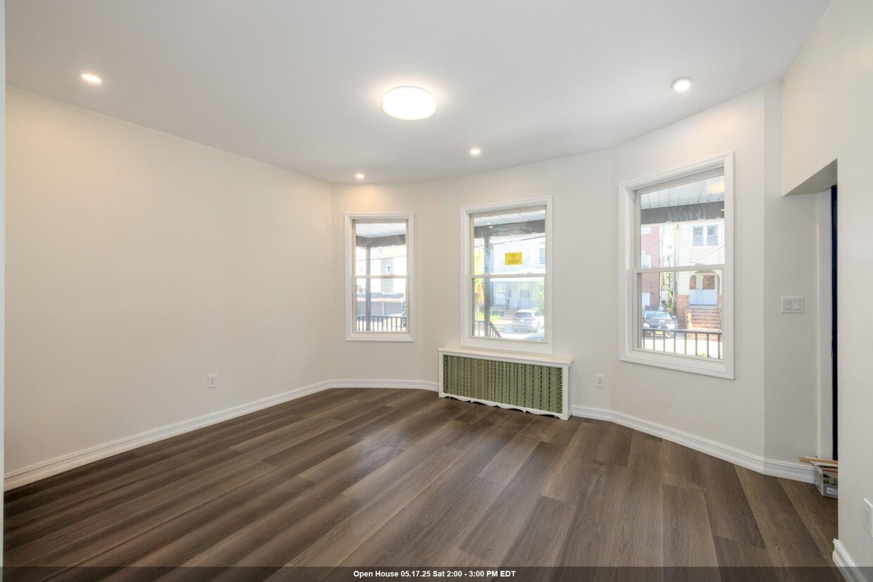 Primary Photo - 100 W 46th St