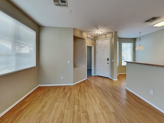 Building Photo - 1213 E Graham Trl