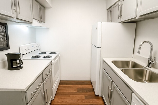 Foto del edificio - 1040 Clayton Ln