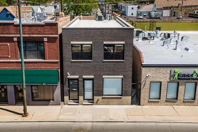 Building Photo - 3813 N Cicero Ave