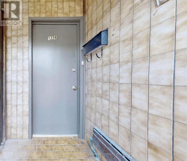 Photo du bâtiment - 1228 King St W