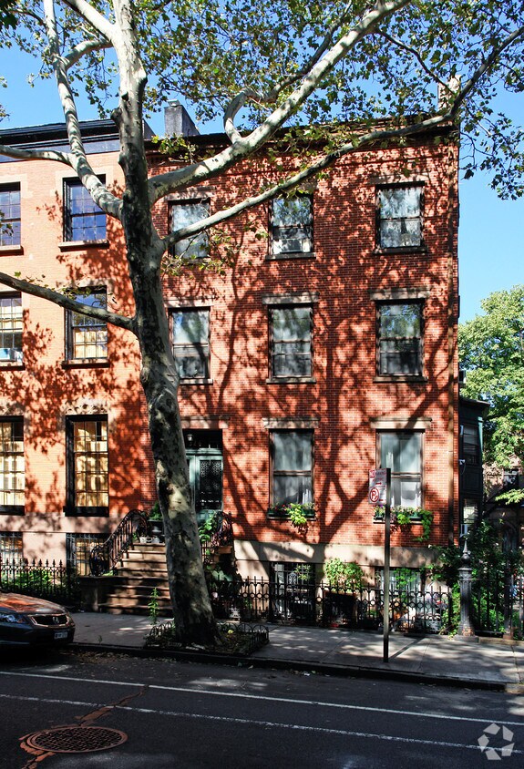 Building Photo - 326 Clinton St