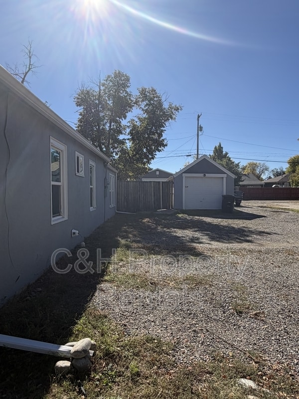 Building Photo - 1230 Broadwater Ave