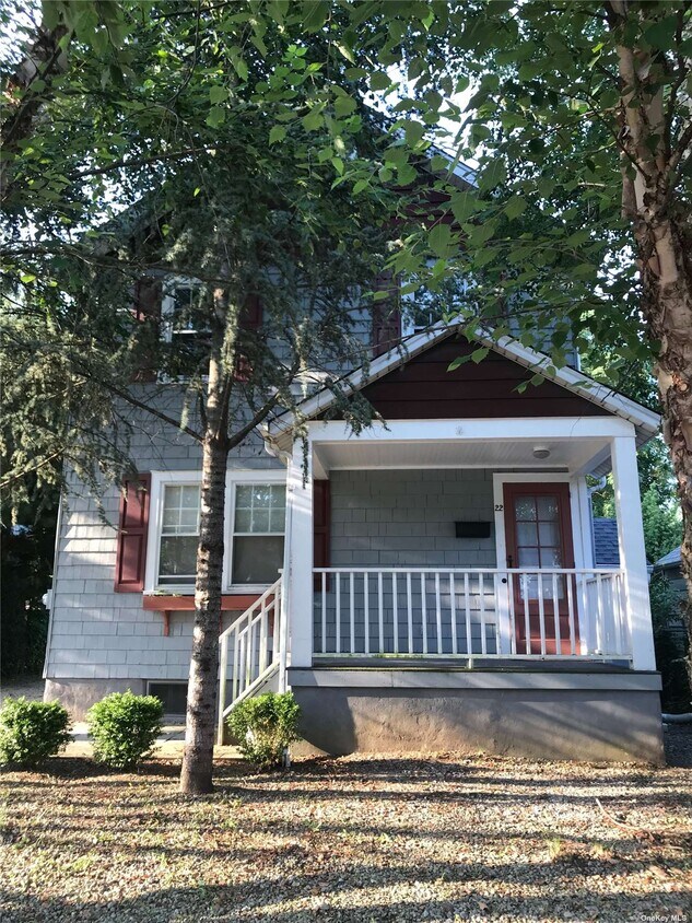 22 Donald St, Roslyn Heights, NY 11577 House Rental in Roslyn Heights, NY