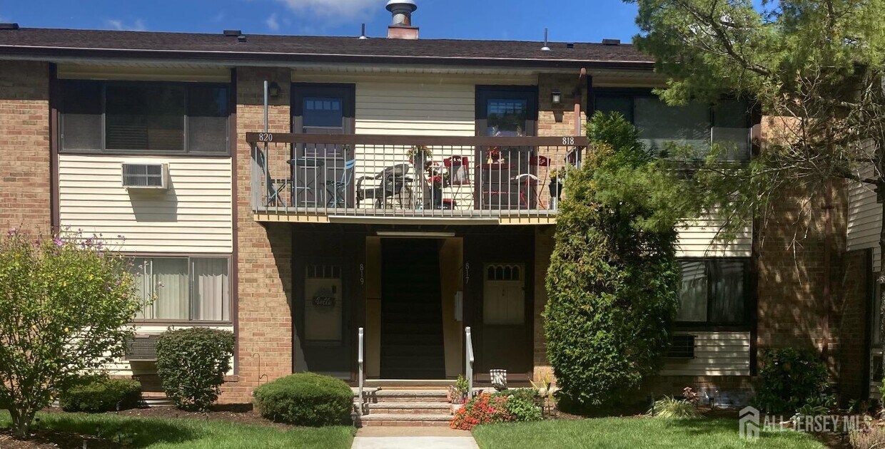 Primary Photo - 820 Cricket Ln