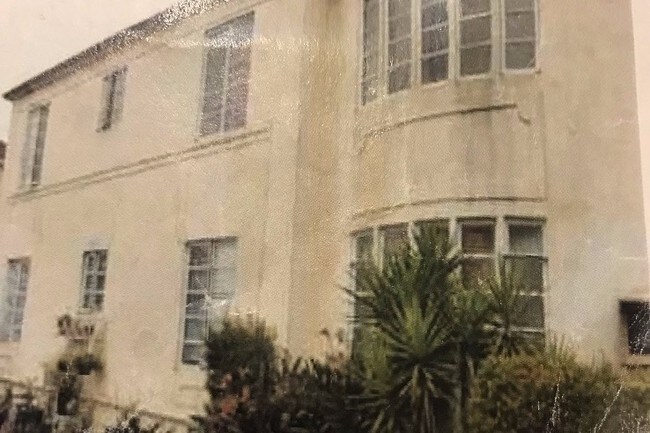 front of apartment - 1035 S Norton Ave