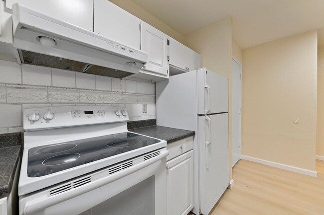 Building Photo - 1 bedroom 1 bath condo in heart of Silicon Valley.