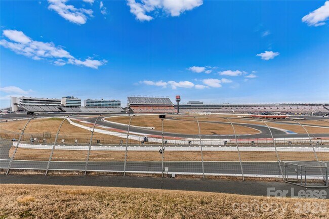 Foto del edificio - 4721 Morehead Rd