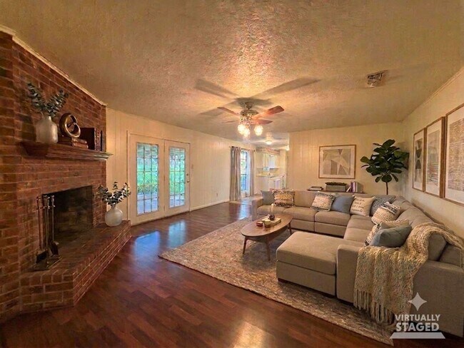 Foto del edificio - 3404 Live Oak Dr