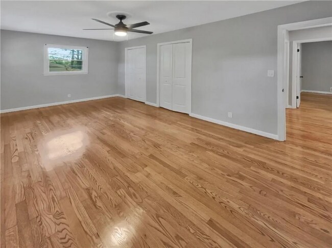 Building Photo - 2559 Clifton Springs Manor