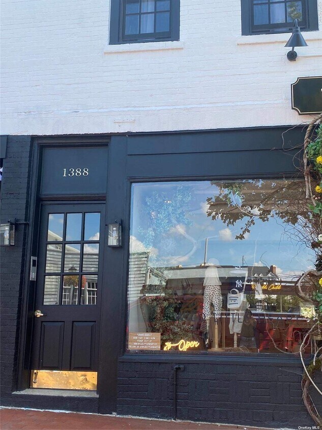 Foto principal - 1388 Old Northern Blvd
