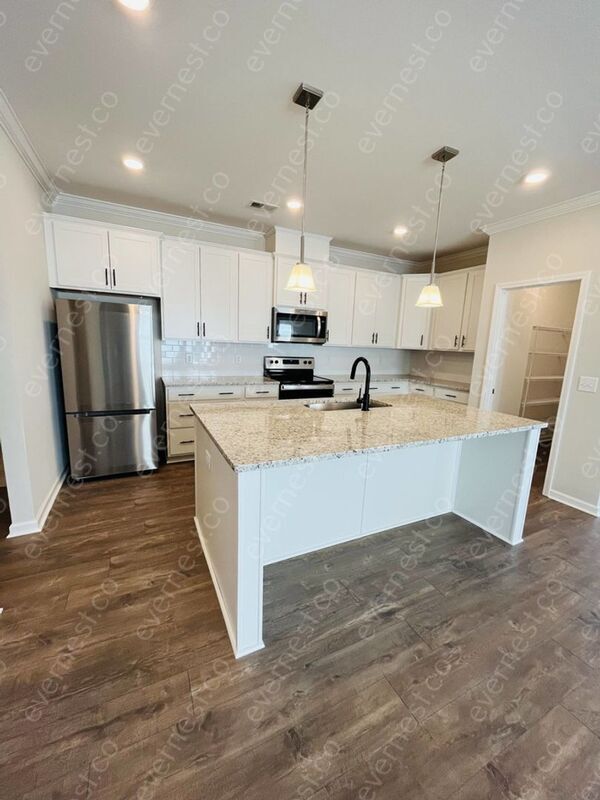 Foto del edificio - 8112 Warbler Wy