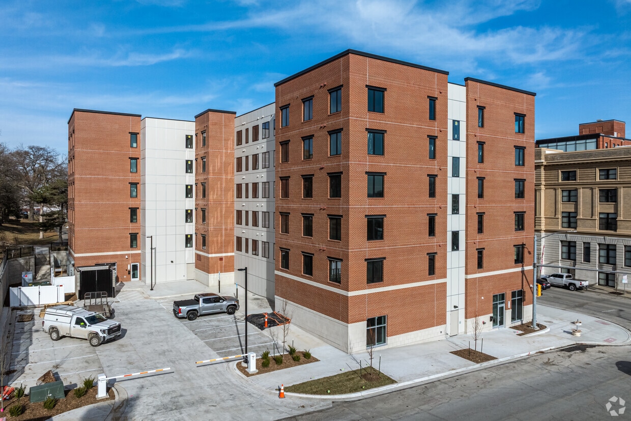 Building Photo - City Hall Place