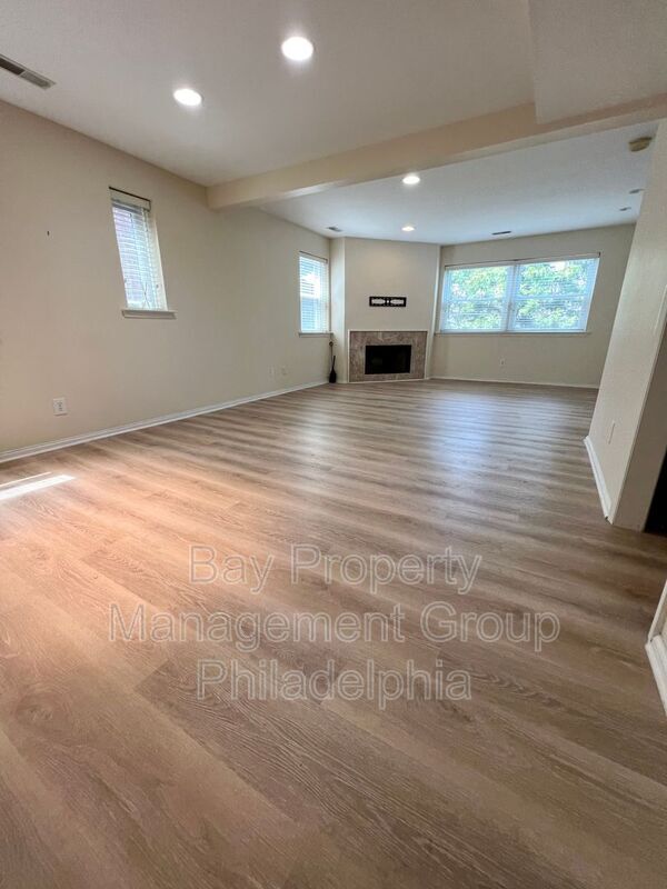Building Photo - 237 Montgomery Ave