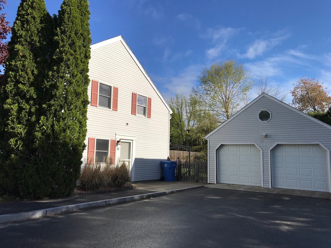 Primary Photo - 10 Willow Ln