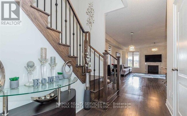 Building Photo - 16 Lady Evelyn Cres