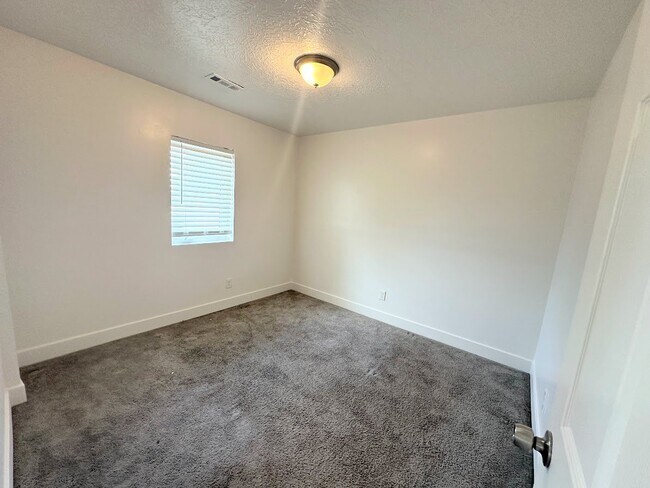 Building Photo - 435 S 900 W