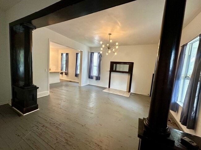 Foto del edificio - 2 BED | 1 BATH | BACKYARD | EASTSIDE (Anderson and E 31st)