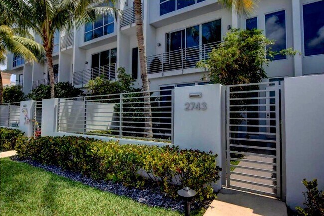 Foto del edificio - 2743 NE 1st St