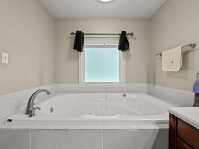 Foto del edificio - 1018 Meadow Brook Street