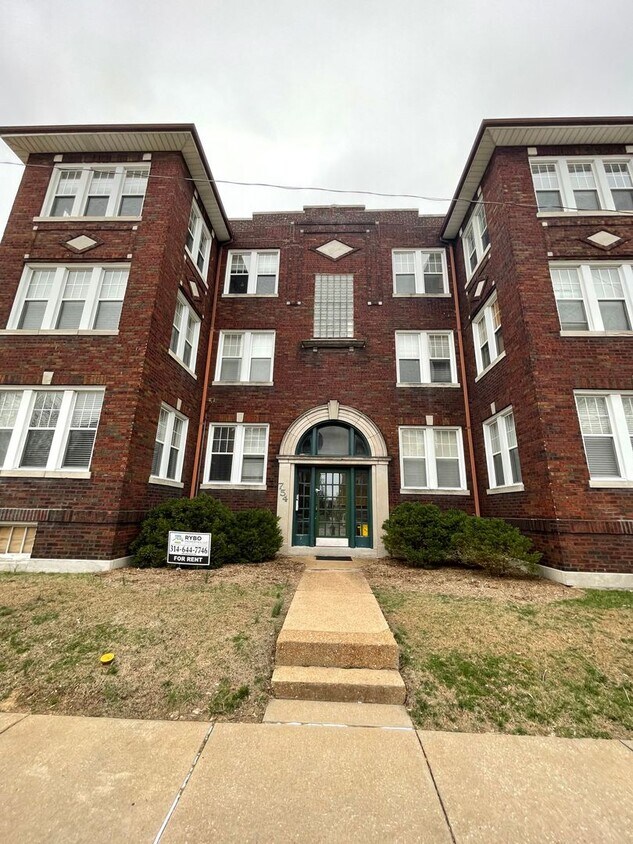 754 Leland Ave, University City, MO 63130 Condo for Rent in University City, MO