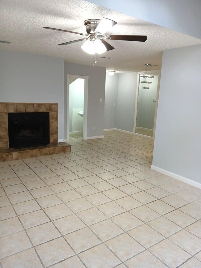 Building Photo - 2379 Briarwest Blvd