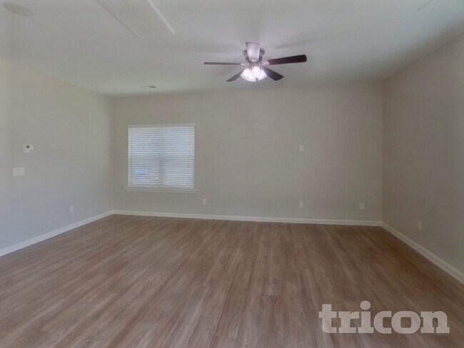 Foto del edificio - 437 Eastfair Dr