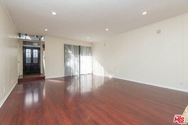 Building Photo - 4441 Cahuenga Blvd