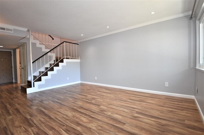 Building Photo - 5030 Greenberry Dr