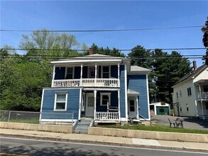 Building Photo - 375 Old River Rd