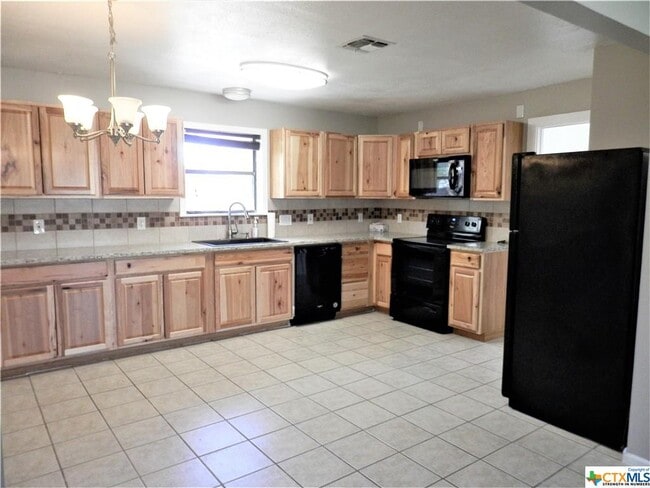 Building Photo - 217 Glenbrook Dr