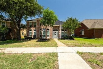 Building Photo - 1521 Palisades Dr