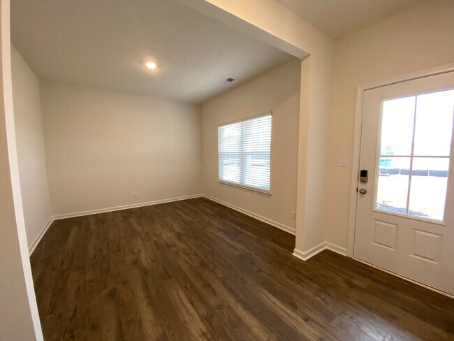 Building Photo - 2646 Red Barn Rd