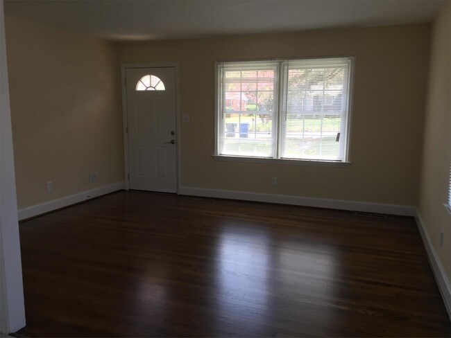 Foto del edificio - 513 Calloway Dr