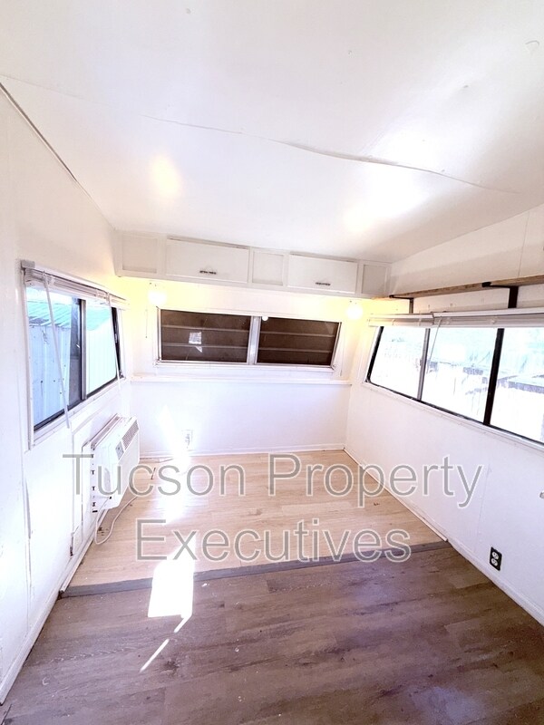 Foto del edificio - 1454 W Kilburn St