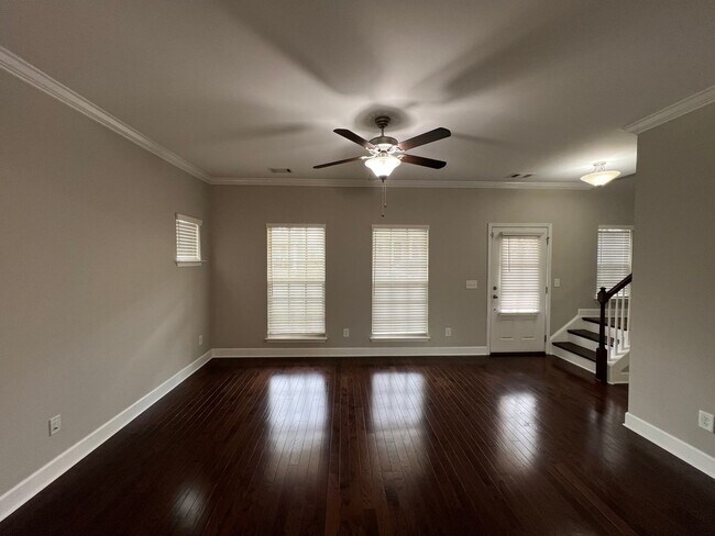 Building Photo - Luxury Living - 3 BR, 2.5 Bath + Bonus Tow...