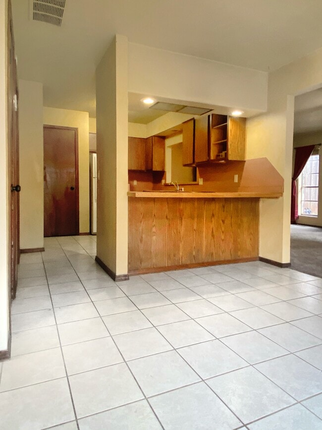 Foto del edificio - 6004 W Hefner Rd