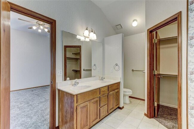 Foto del edificio - 305 Waterfront Dr