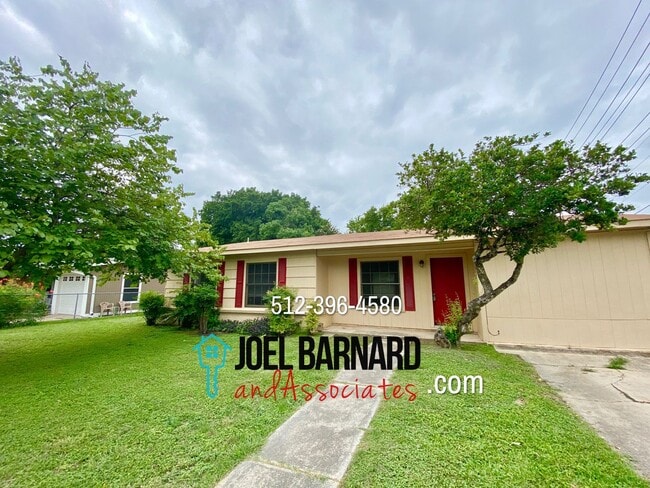 Building Photo - Available June 29: 4 Bedroom Unit in Estab...