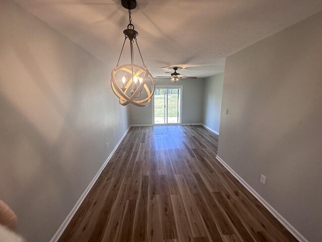Building Photo - 1309B Farmingdale Dr