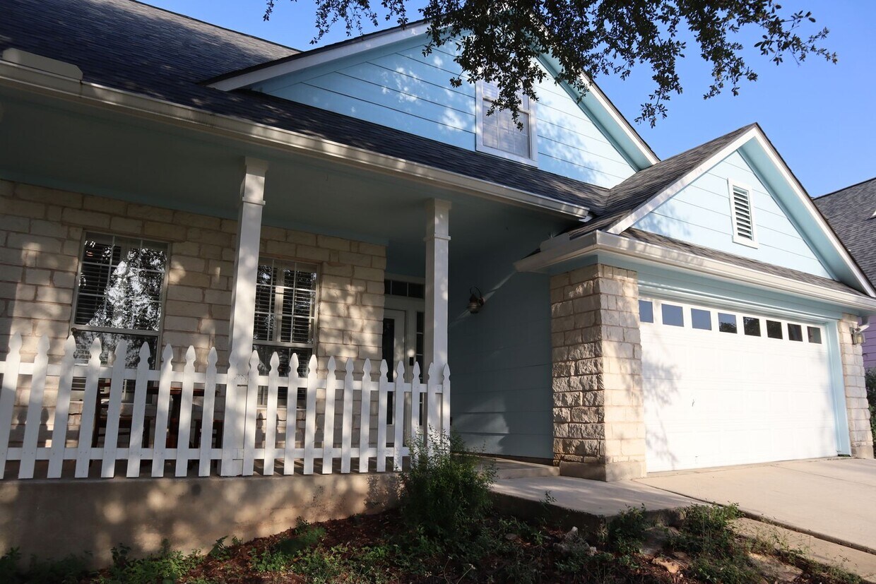 Primary Photo - 4 Bed 2.5 Home in San Marcos, TX