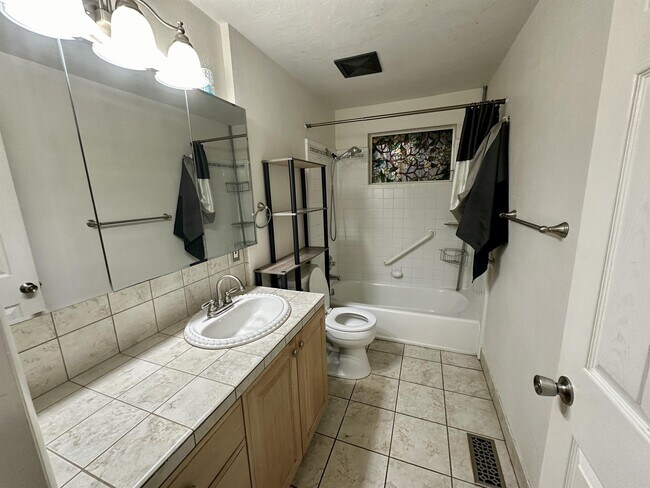 Foto del edificio - 3560 S Cochise Dr