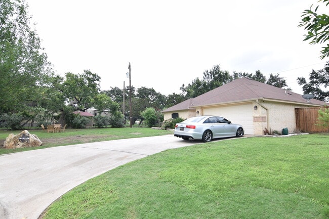 Building Photo - 1218 Lancelot Dr