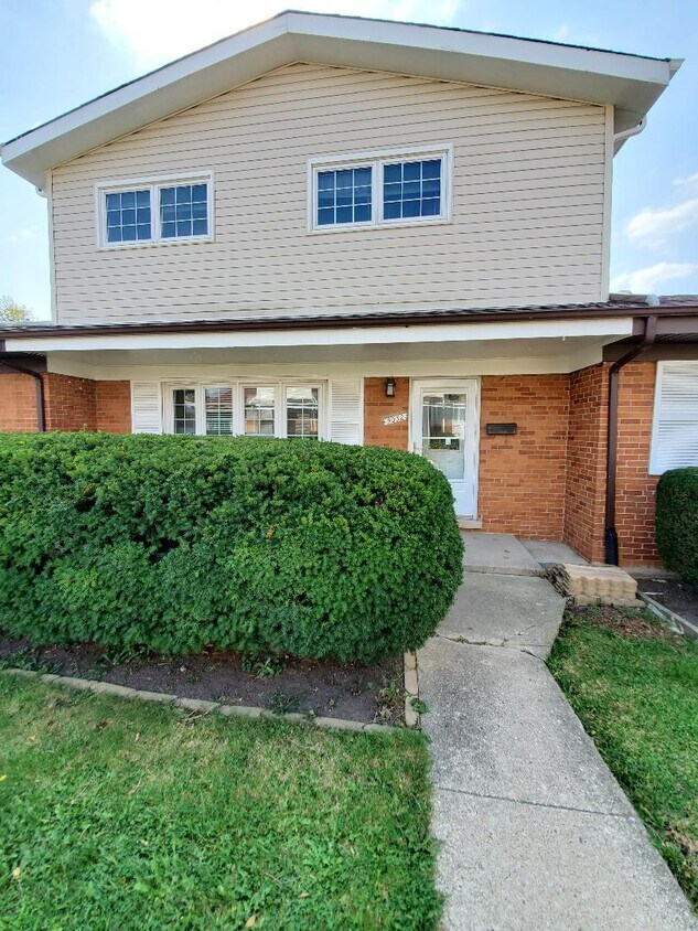 Eterior front - 9032 N Clifton Ave