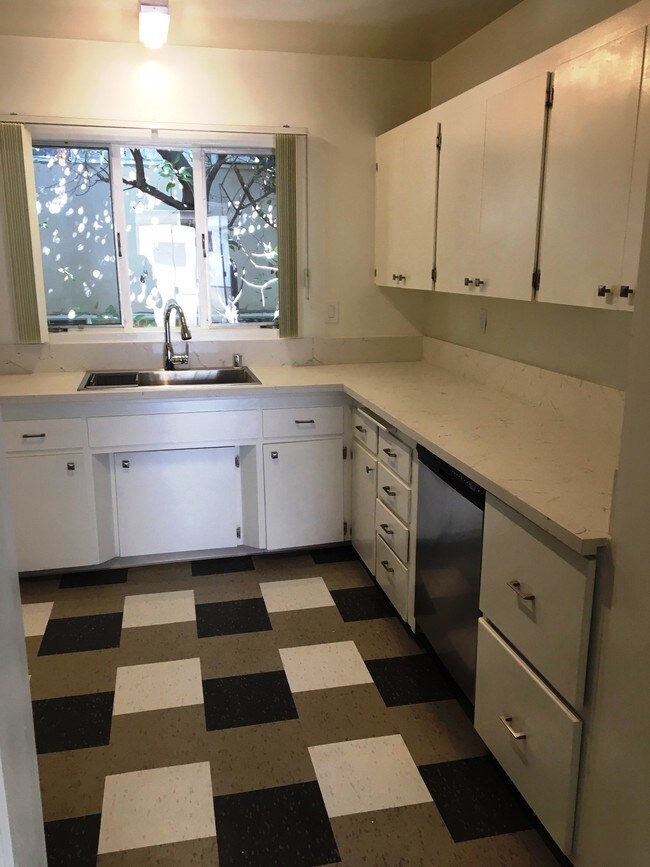 NEW KITCHEN - 1544 N Hayworth Ave