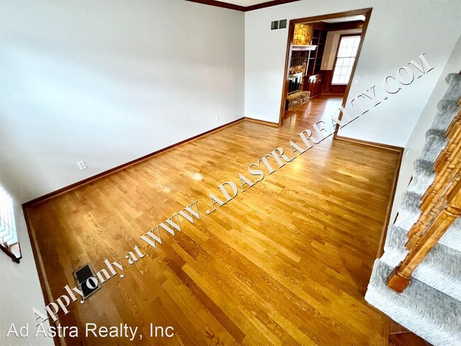 Building Photo - 4 br, 3.5 bath House - 11505 Carter St