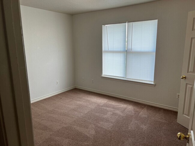 Foto del edificio - 2517 Schwald Rd