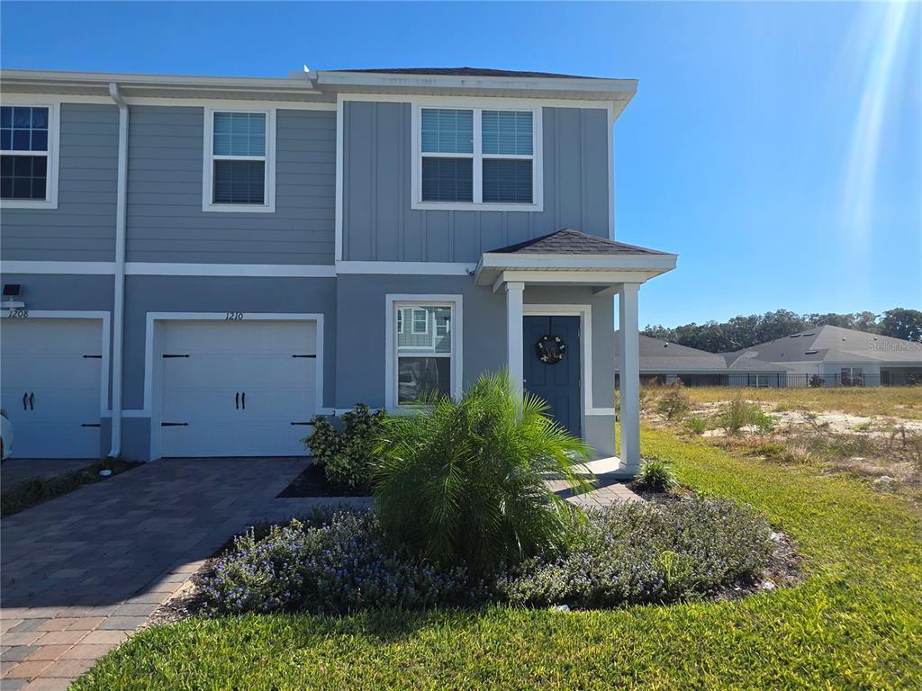 Foto principal - 1210 Port Blue Wy