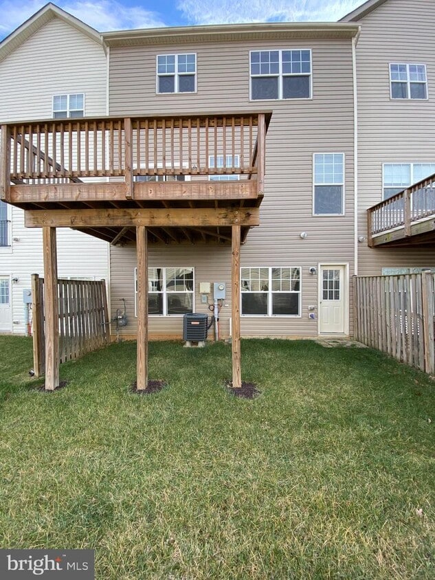 102 Notions Ct, Stephenson, VA 22656 Townhouse for Rent in Stephenson, VA