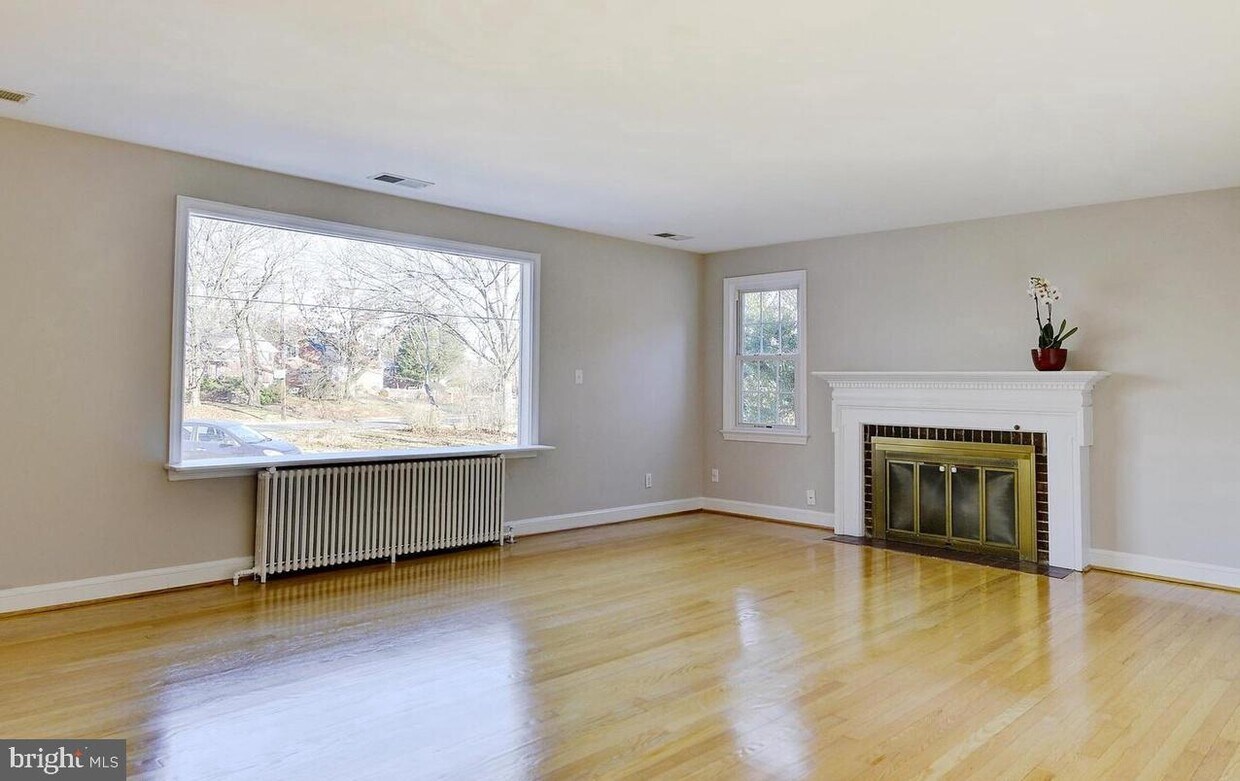 Primary Photo - 10613 Brunswick Ave